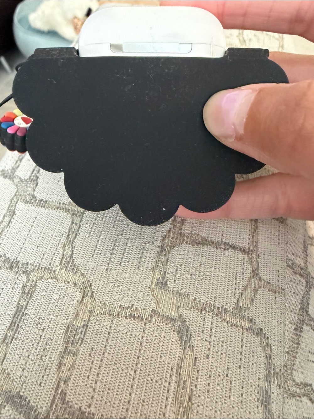 AirPod 2 with flower case - Picture 3 of 3